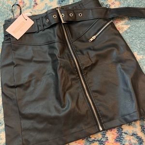NWT MISSGUIDED TALL FAUX LEATHER BUCKLE MINI SKIRT